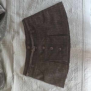 Guess pleaded button-up brown skirt with belt